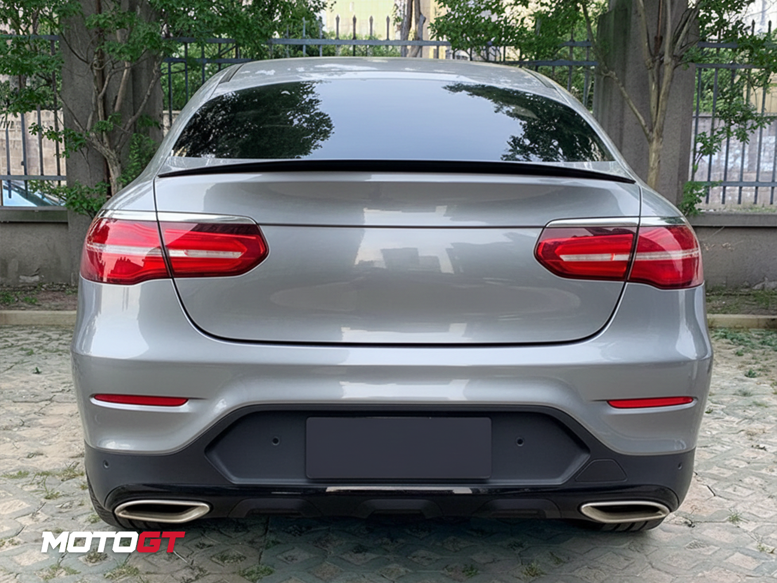 جناح خلفي أسود من فئة GLC — 4